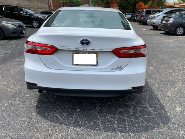 2018 Toyota Camry Hybrid LE - $17,499 (Glenview)63494109318147123