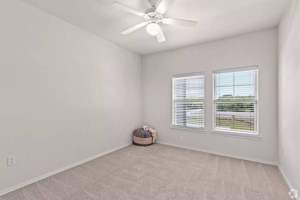 $1,899 / 2br - 1299ft2 - Joshua's charm: Perfect 2 bed, 2 bath in a coveted area. (Joshua)63867603439747124