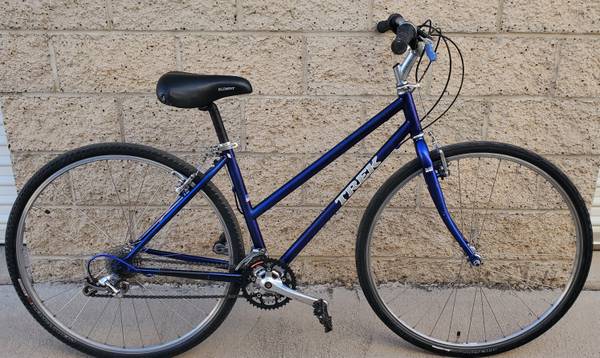 Trek Hybrid Road Bike - Small Steel Frame - Super Comfortable 1