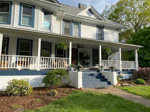 $1,100 / 1br - 600ft2 - furnished apt, WIFI included (Candler)64029211377281121