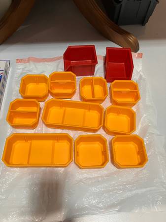Plastic small parts bins 1