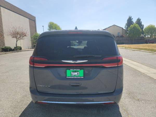 2022 Chrysler Pacifica Touring L van Ceramic Gray Clearcoat - $17,900 (san jose south)63622748532737124