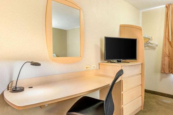 $429 / 1br - Clean, Safe, and Budget-Friendly Weekly Rates - No Deposit! (52825 State Hwy 933, South Bend, IN)63660195682179122
