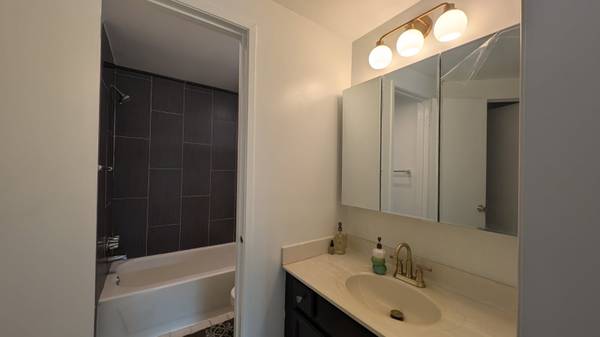 $1,090 / 1br - 176ft2 - Spacious, bright and quiet room in North Bethesda - Safe & Private (North Bethesda)63821978218753122