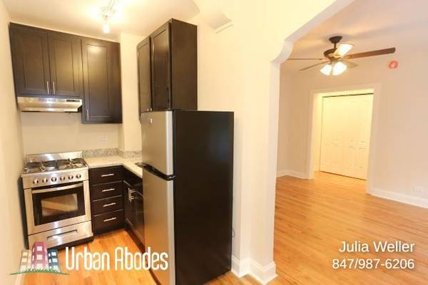 $1,275 / 500ft2 - $300 OFF FIRST MONTH'S RENT! Darling Studio, 1 Bath in Wrigleyville (Wrigleyville)64041475768833124