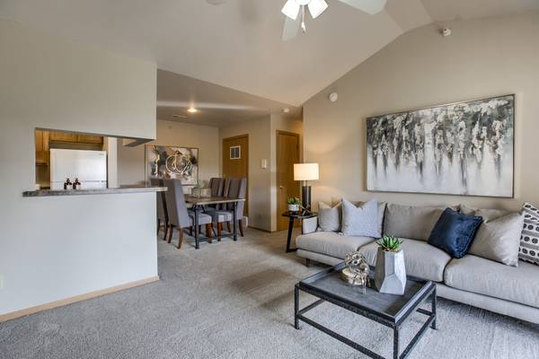 $1,370 / 1br - 780ft2 - Beautiful 1st floor 1 bed 1 bath available immediately! (La Vista)63681714088577123