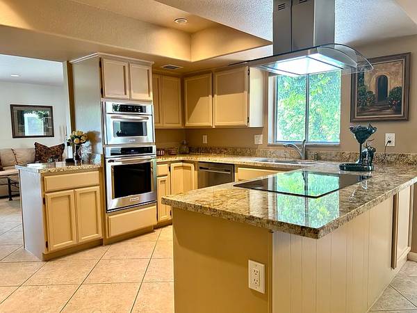 $2,265 / 3br - 2459ft2 - Furnished Mid-Term Rental with Private Pool in Briarwood South (Scottsdale)64024821304323121