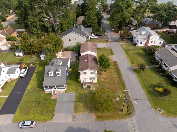 $659,000 / 3br - 1500ft2 - Water water everywhere! Home+Huge Garage+ perfect renovation! (North Beach)63882462962433122