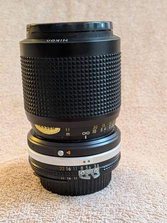 Nikon Zoom Nikkor 35-105mm f/3.5-4.5 AI-S lens, Macro