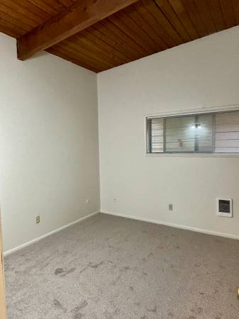 $1,295 / 1br - 550ft2 - 1 BEDROOM/1 BATH WITH VAULTED CEILINGS! (Oregon City)63831683386497122