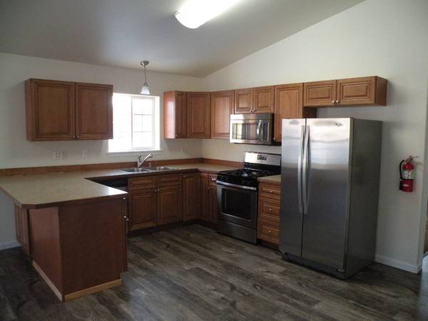 $1,795 / 3br - 1250ft2 - 3 bedroom ranch style home on B Shannon   #1518 (wasilla)64014173544835120