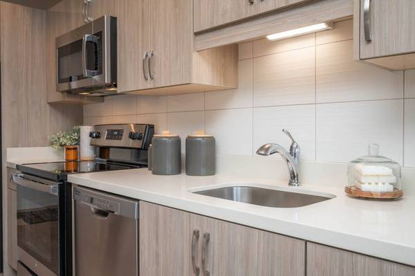 $1,524 / 1br - 602ft2 - Ready to lease! Beautifully designed 1 bed 1 bath apartment (Wood Village - 5 minute drive from 1,000 Acre Dog Park)63820882482561124