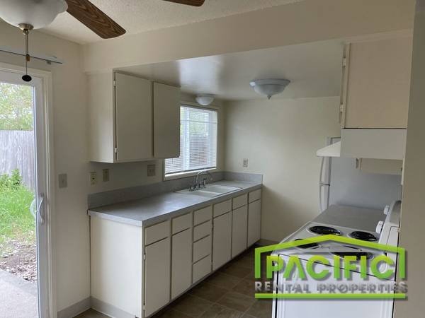 $1,245 / 2br - 925ft2 - 157 Garfield St (Ashland)63654692688897121