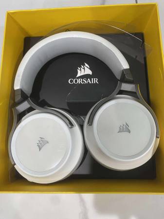 Corsair Virtuoso RGB White Wireless Portable Over-Ear Stereo Gaming He 1
