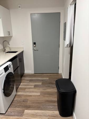 $995 / 155ft2 - 💰✨ Look & Lease Today! (West Seattle)63688443805569124