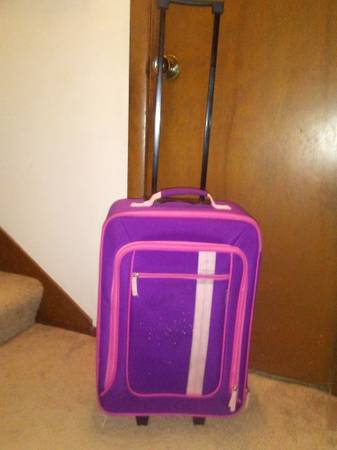 Rolling Suitcase w/ Pullout Handle! 1
