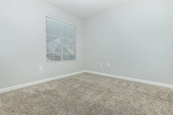 $1,500 / 2br - 0950ft2 - OMG!! $300 off of market rent! First Month FREE RENT, No admin fee (Las Vegas)63907028641922121