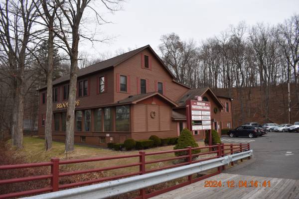 $600 / 150ft2 - Move in Ready& Furnished Office Space (South Hadley, MA)64017048008578121