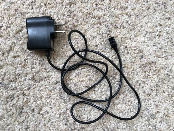 Mini-USB Wall Plug-In Charger 1