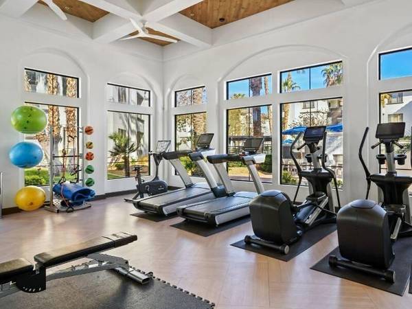 $1,431 / 1br - 820ft2 - Gas Grills, Newly Renovated Apartment Homes w/ Quartz Countertops*64024996479490121