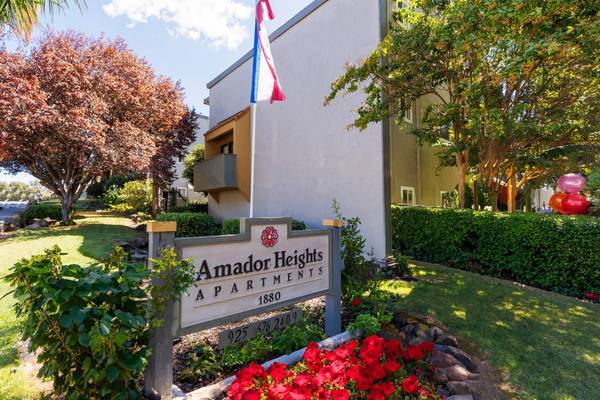 $2,295 / 2br - 739ft2 - First Floor 2x1 Apartment Available at Amador Heights! $2295 (concord / pleasant hill / martinez)63860995695361123
