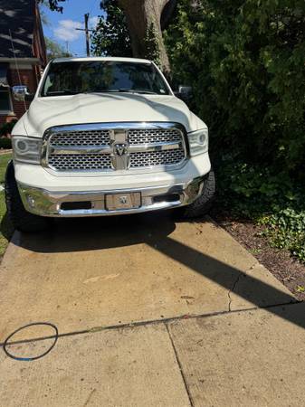 2018 Dodge Ram Laramie 1500 - $18,500 (condado de Wayne)63470238906371121