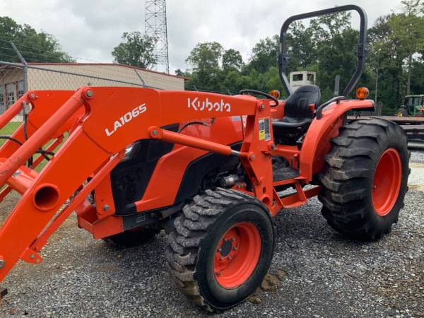 Kubota MX5400 - 4x4 w/ Loader 1