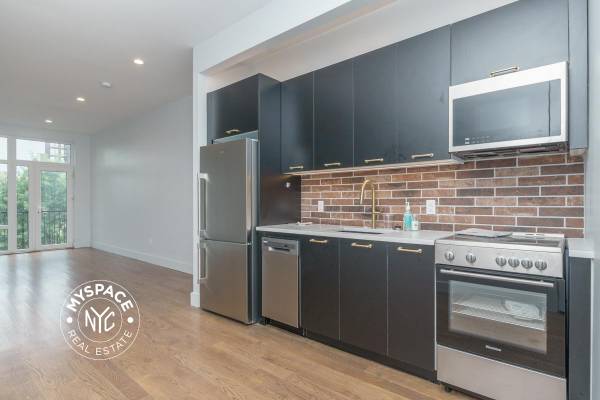 $2,950 Massive Studio with Laundry in unit! (Williamsburg)63788361071107123