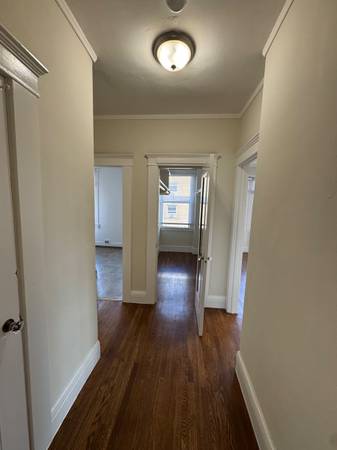 Apartamento estudio en piso superior del centro con buena luz solar ($2,000, colina baja)63890429165058120