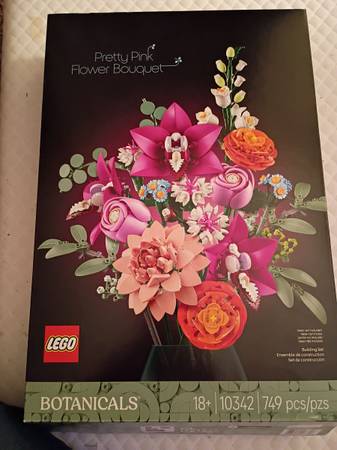 749 piece Lego Pretty Pink Flower Bouquet 1
