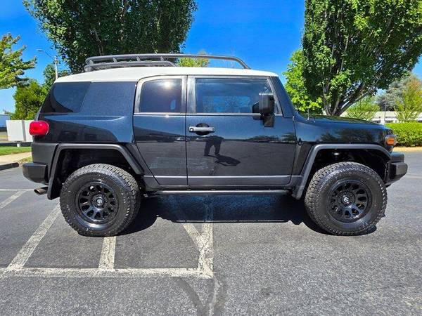 2007 Toyota FJ Cruiser 4X4 V6 / REAR DIFF LOCK / FUEL WHEELS / LIFTED - $16,995 (+ M  M Investment Cars - Portland)63437952210177123