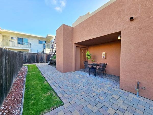 $1,895 / 1br - 1 bedroom Apartment with a garage!! Available 10/10 (North Park/Normal Heights)63865590647043121