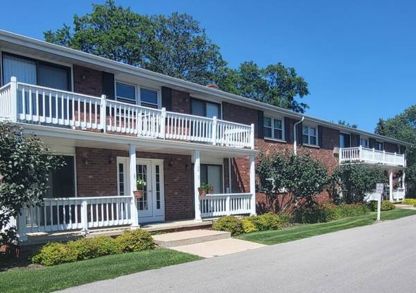 $810 / 1br - 800ft2 - Taylor Courtyard in Green Bay Affordable living    WWM (1148 taylor st)63762464173315120