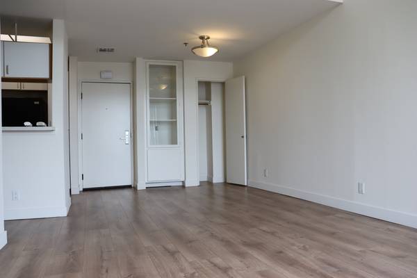 $2,905 / 1br - Flexible Lease Terms! Top Floor 2BR 2BA w/ Laminate Floors. Westwood (Westwood 90024)64035737909506120