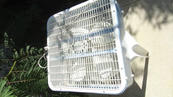 Ventilador de piso de alta velocidad Lasko - $20 (Simi Valley Oeste del Valle de San Fernando)63470652876161121
