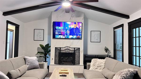 $425,000 / 4br - 1790ft2 - *****Casa Elegante y Actualizada en Carrollton CON PISCINA**4Dormitorios**2Baños***** (Carrollton, Texas)63867602558467121