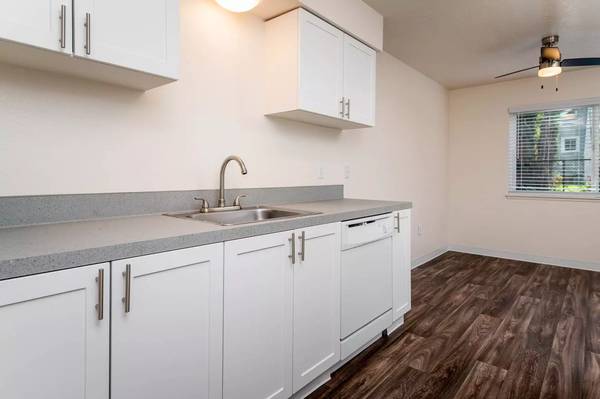 $1,495 / 1br - 735ft2 - Comfort, convenience and amazing storage space. 1 BR/1 BA, 735 SqFt (Oregon City - 12 Minute Drive to Clackamette Park)63820882653825124