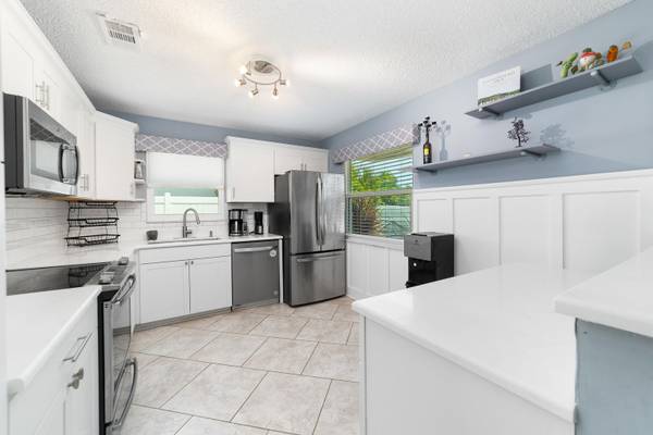 $499,000 / 2br - 1289ft2 - 2 Beds 2 Baths House (Jupiter)63825133328129121