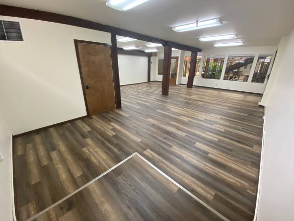 $1,148 / 820ft2 - Hardware Building #B-30 - Spacious Versatile Suite (Downtown)635095864980491216