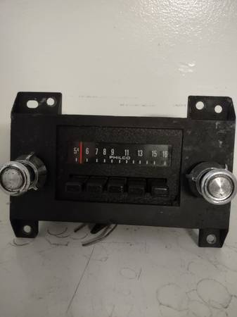 vintage Ford factory  am radio 1970's 1