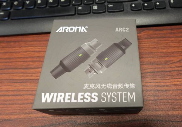 Aroma Professional UHF Wireless Microphone System. Brand New 1