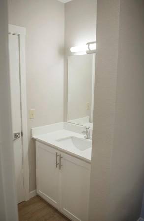 $1,689 / 2br - 943ft2 - Your New Home + 6 Weeks FREE = Win-Win!63673517838467122