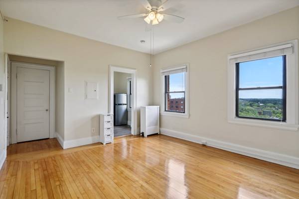 $2,599 Coolidge Corner Studio | Cats Only | Near Brandon Hall (Coolidge Corner)63863244907523122