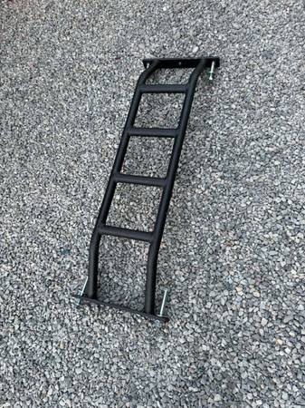 Rogue Pull-up Bar 1