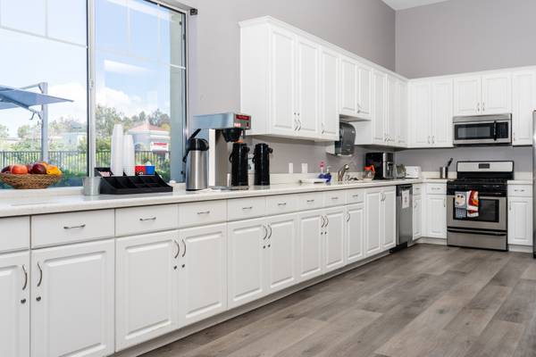 $2,349 / 1br - 600ft2 - Amazing Beautiful 55+ Apartments Available Now! (Valenica)63701166443779121