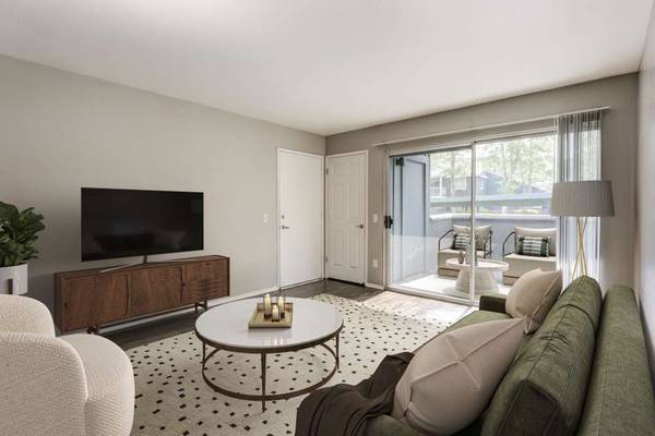 $2,264 / 1br - 650ft2 - Ceiling Fans, Oversized Closets, Digital Thermostats (440 E H St, Chula Vista, CA)63865816188803124