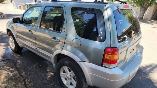 2005 Ford Escape 4x4 4WD Electric Hybrid Sport Utility 4D SUV - $1,950 (Real Deal Auto)63619131794177123