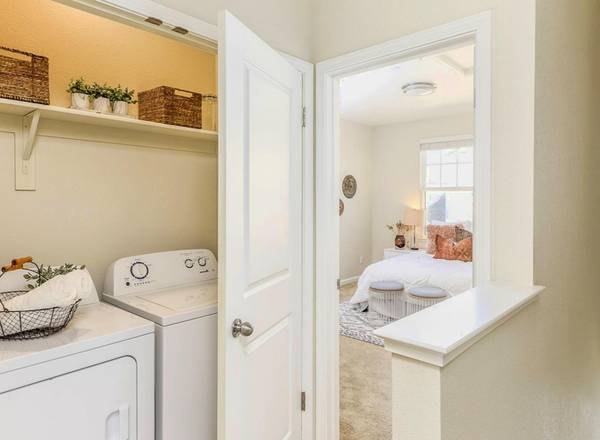 $3,595 / 3br - 9 ft. Ceilings and Full-Sized Washer & Dryer in our Charming Three Bed (Petaluma)64055520753667123