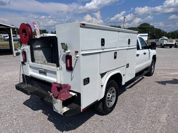 2019 CHEVROLET 2500 CABINA DOBLE GASOLINA CON CAMA DE SERVICIO KNAPHEIDE *MUY LIMPIO - $24,900 (NOBLE)63470243843715123