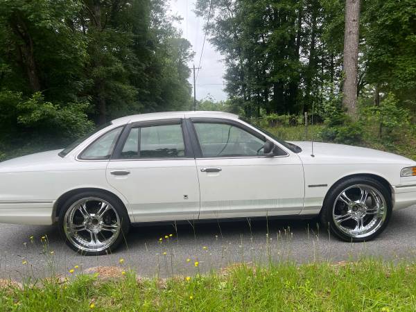 1994 FORD CROWN VICTORIA - $3,950 (Newnan)63621191385985120